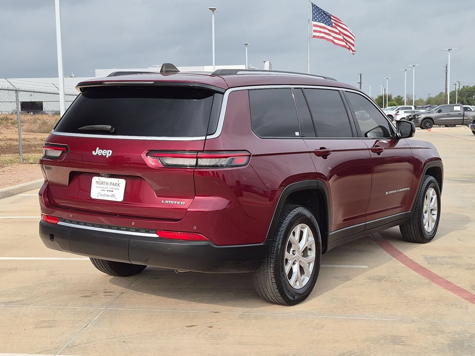 Used 2024 Jeep Grand Cherokee L Limited RWD image 3