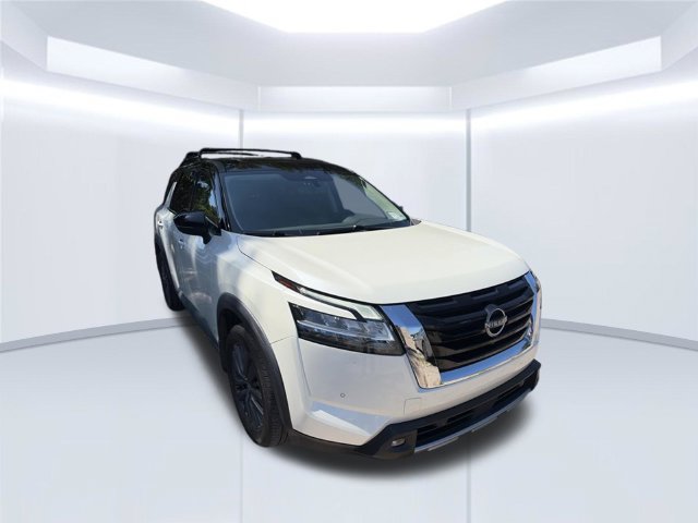 Used 2022 Nissan Pathfinder SL w/ SL Premium Package FWD image 3