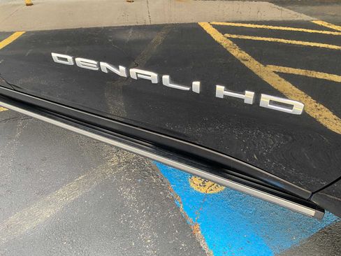 Used 2022 GMC Sierra 2500 Denali w/ Denali Black Diamond Edition AWD/4WD image 40