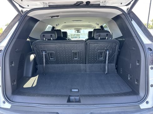 Used 2021 Chevrolet Traverse LT FWD image 14