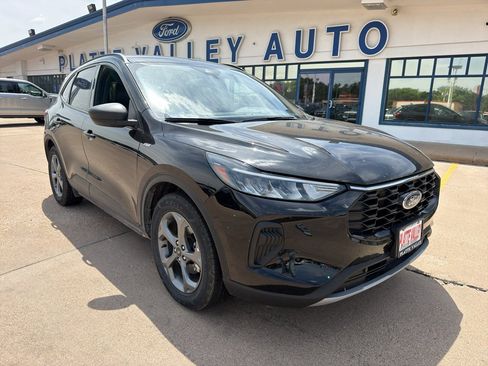 Used 2025 Ford Escape ST-Line FWD image 2