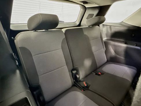 Used 2020 Chevrolet Traverse LT FWD image 26