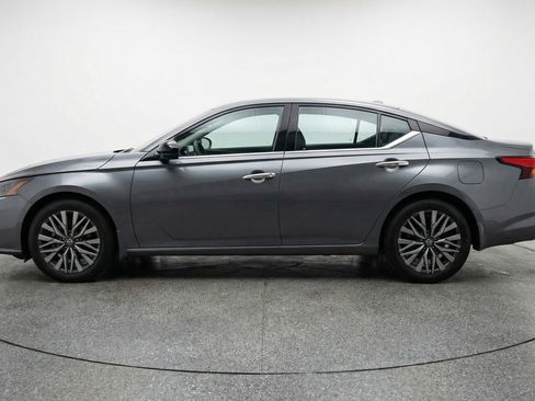Used 2025 Nissan Altima 2.5 SV image 5
