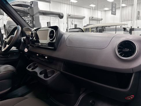 New 2025 Mercedes-Benz Sprinter 2500 image 27