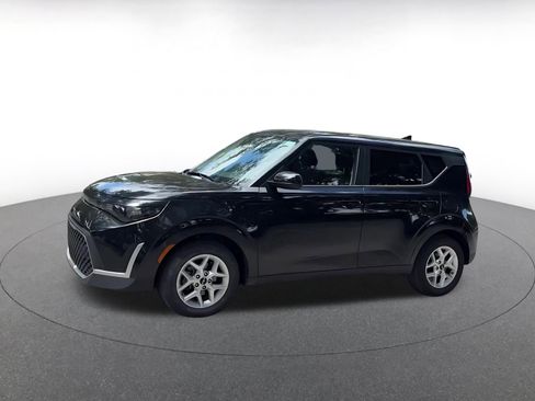 Used 2025 Kia Soul LX w/ LX Technology Package FWD image 8