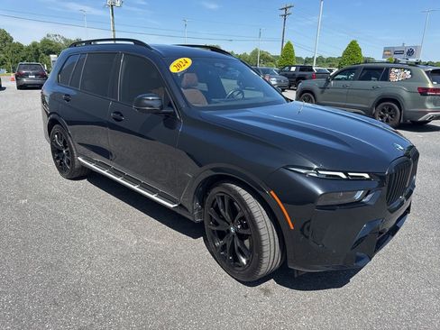 Used 2024 BMW X7 xDrive40i w/ Executive Package AWD/4WD image 3