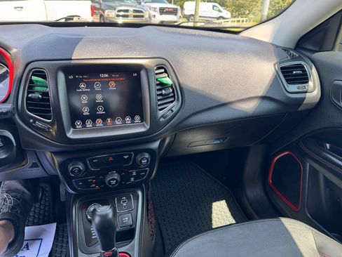 Used 2018 Jeep Compass Trailhawk AWD/4WD image 30