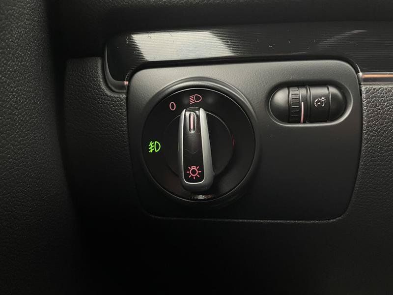 Used 2012 Volkswagen GTI Autobahn FWD image 39
