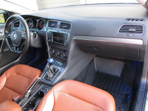 Used 2017 Volkswagen Golf Alltrack SE image 17