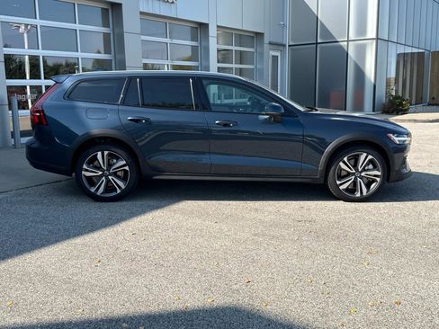 New 2026 Volvo V60 B5 Cross Country Plus w/ Climate Package image 4