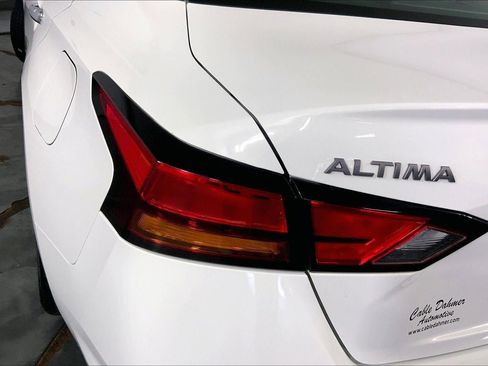 Used 2025 Nissan Altima 2.5 SV FWD image 27