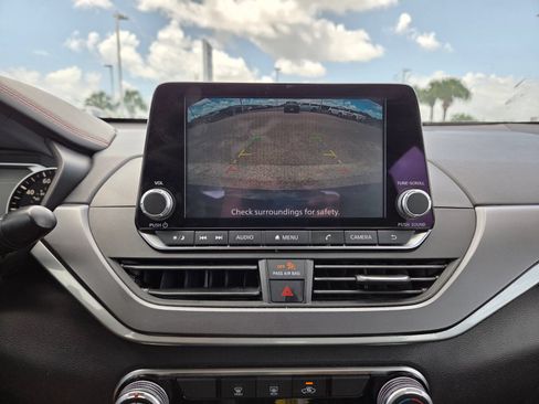 Used 2024 Nissan Altima 2.5 SR FWD image 9