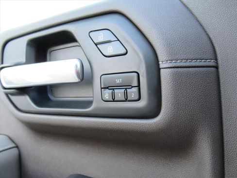 Used 2021 GMC Sierra 1500 SLT w/ SLT Convenience Package image 28