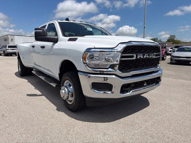 Used 2024 RAM 3500 Tradesman w/ Chrome Appearance Group AWD/4WD image 7