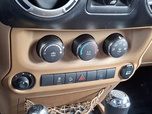 Used 2014 Jeep Wrangler Unlimited Sahara w/ Connectivity Group image 13