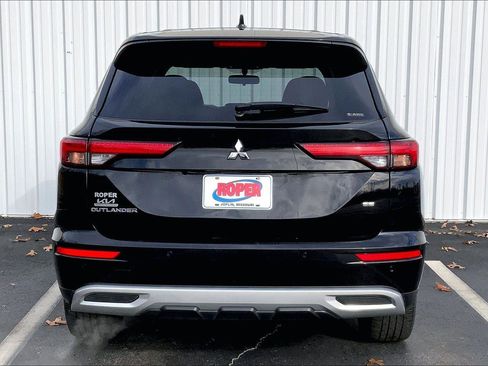 Used 2024 Mitsubishi Outlander SE image 4