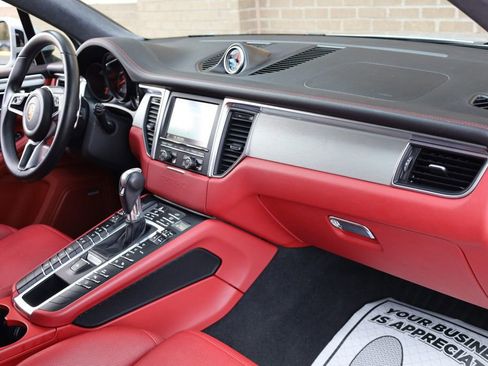 Used 2015 Porsche Macan Turbo image 26