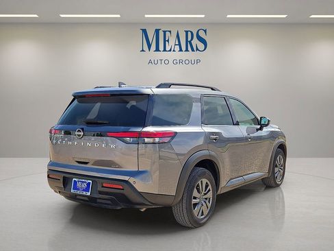 Used 2025 Nissan Pathfinder SV image 5