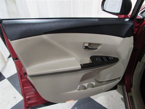 Used 2011 Toyota Venza AWD w/ Convenience Pkg image 30