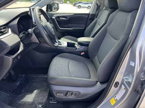 Used 2025 Toyota RAV4 XLE FWD image 19