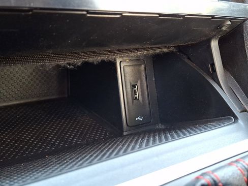 Used 2019 Volkswagen GTI SE image 24