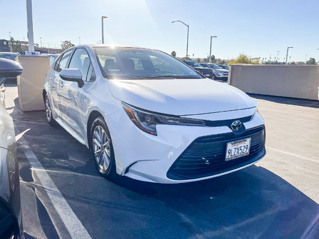 Used 2024 Toyota Corolla LE w/ LE Convenience Package FWD image 8