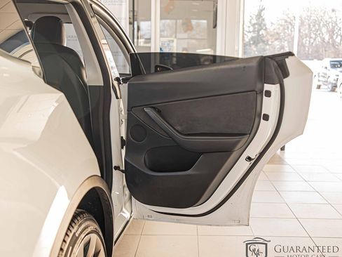 Used 2020 Tesla Model Y Long Range image 36