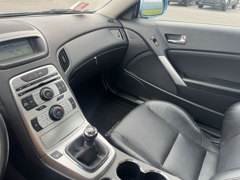 Used 2010 Hyundai Genesis 3.8 RWD image 21