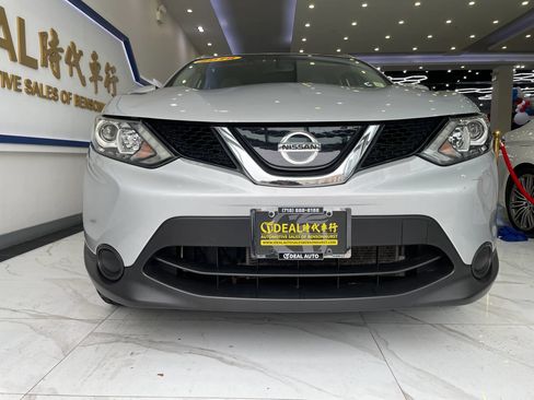 Used 2018 Nissan Rogue Sport SV AWD/4WD image 3