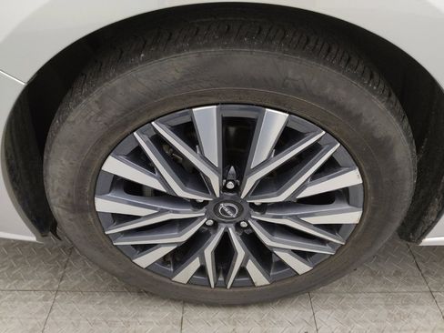 Used 2024 Nissan Altima 2.5 SV image 31