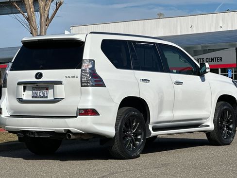 Used 2020 Lexus GX 460 Premium w/ Premium Package image 4