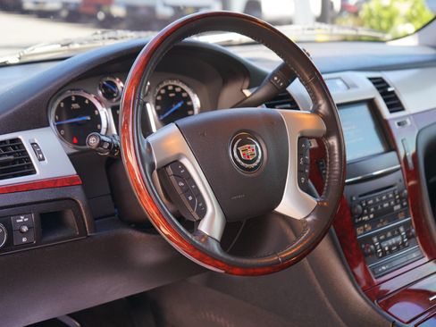Used 2012 Cadillac Escalade Premium AWD/4WD image 13