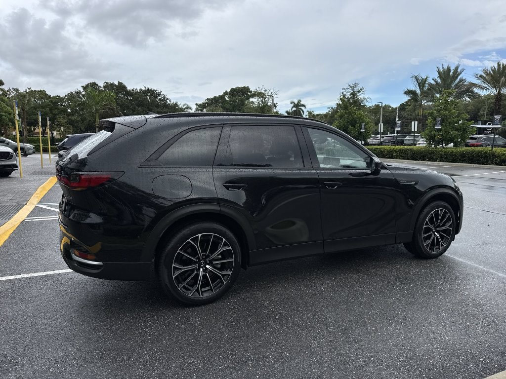 Certified 2025 MAZDA CX-70 Plug-In Hybrid w/ Premium Plus AWD/4WD image 4
