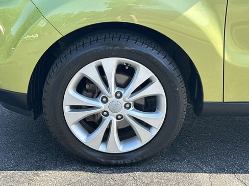 Used 2015 Kia Soul + image 12