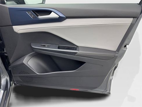 Used 2024 Volkswagen Taos SE image 49