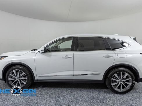 Used 2025 Acura MDX SH-AWD w/ Technology Package image 4