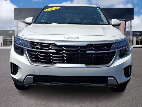 Certified 2025 Kia Seltos LX AWD/4WD image 2
