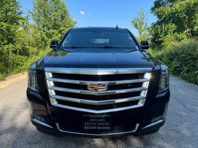 Used 2017 Cadillac Escalade Luxury AWD/4WD image 3