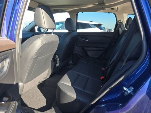 Used 2023 Nissan Rogue SV w/ SV Premium B Package image 9