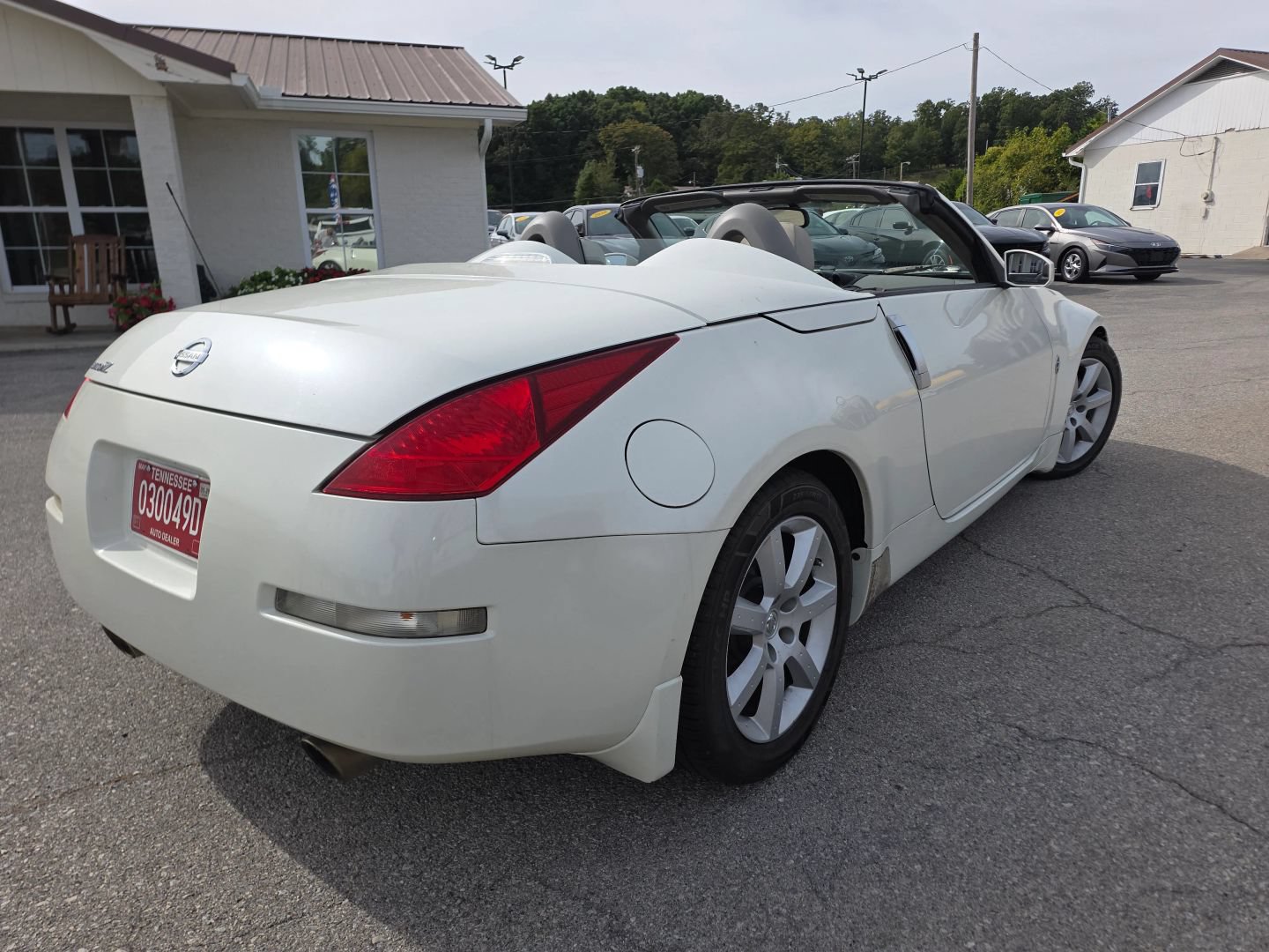 Used 2005 Nissan 350Z Touring RWD image 4