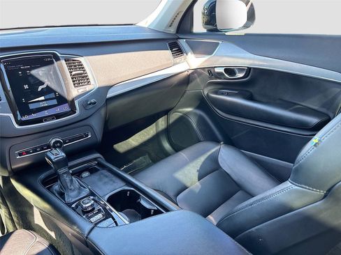 Used 2021 Volvo XC90 T5 Momentum w/ Climate Package image 25