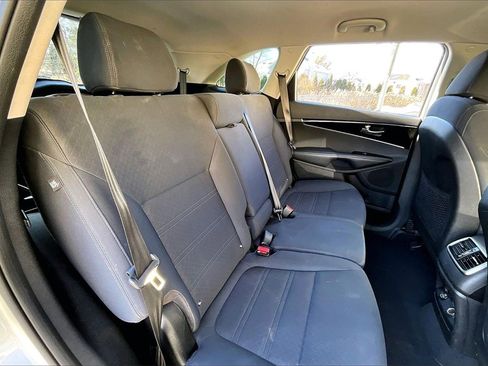Used 2018 Kia Sorento LX image 29