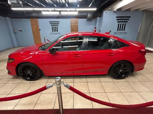 Used 2023 Honda Civic Sport image 2