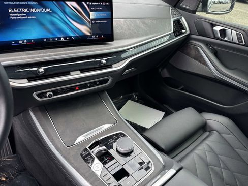 Used 2025 BMW X5 xDrive50e image 24