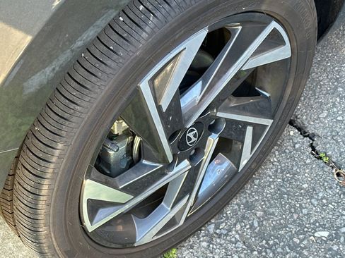 Certified 2025 Hyundai Elantra SEL image 7