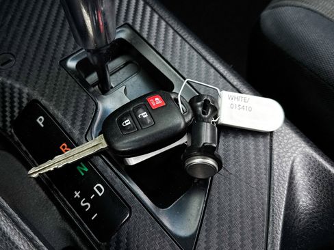 Used 2014 Toyota RAV4 LE image 30