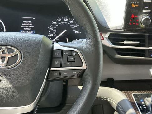 Used 2024 Toyota Sienna XLE w/ XLE Plus Package AWD/4WD image 10