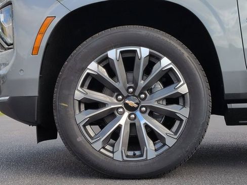 New 2026 Chevrolet Suburban High Country image 32