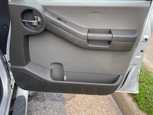 Used 2010 Nissan Xterra S image 24