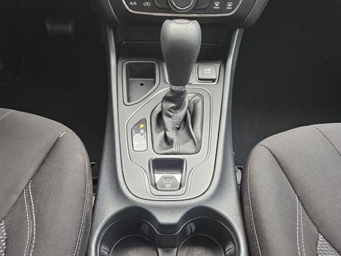 Used 2019 Jeep Cherokee Latitude w/ Popular Appearance Group FWD image 13